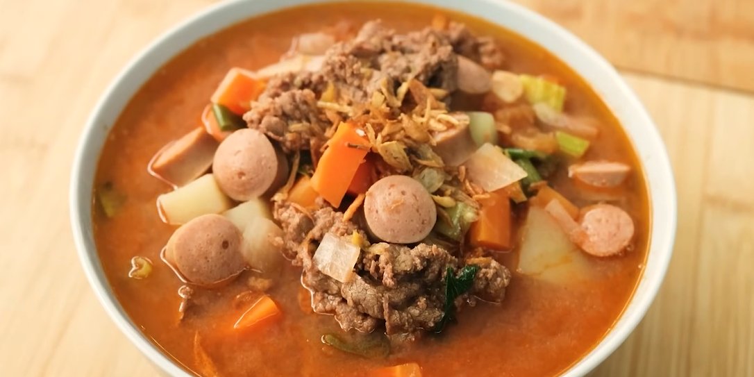 Cara membuat sup daging tomat (YouTube Devina Hermawan)
