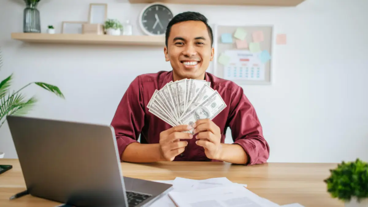 Ilustrasi weton yang dipercaya punya daya tarik finansial luar biasa (Freepik) 