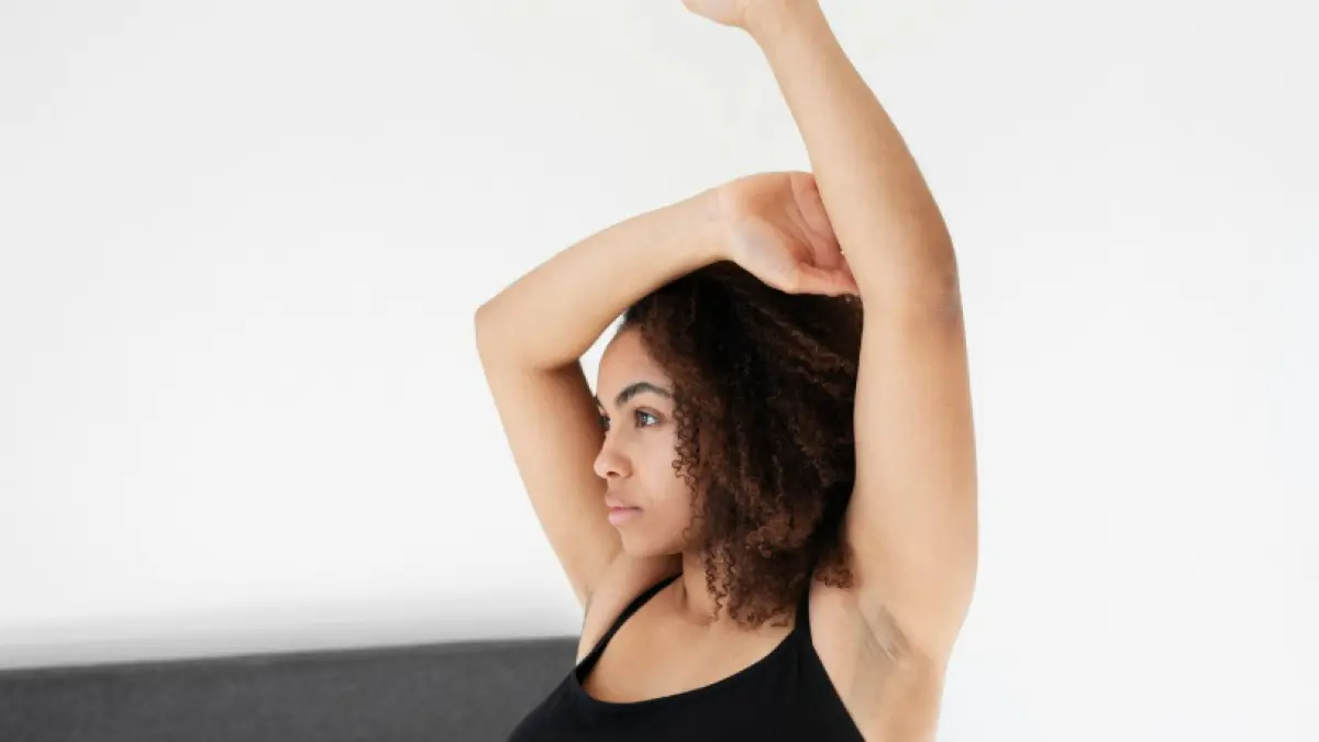 Ilustrasi mencerahkan ketiak (Freepik) 