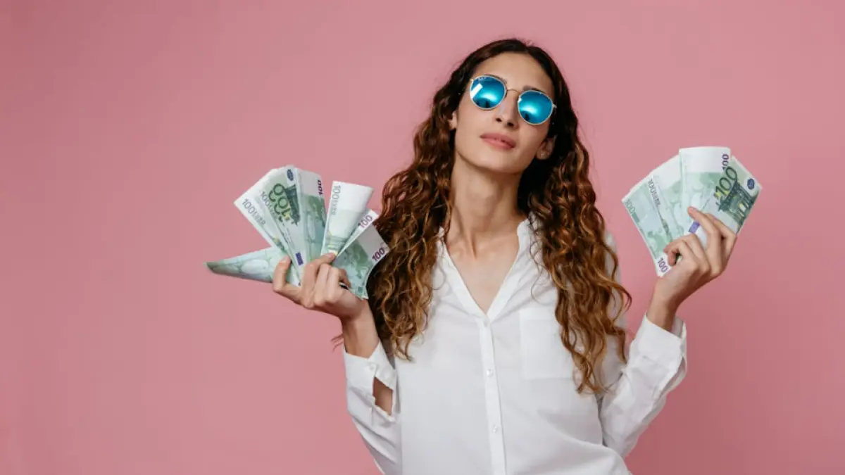 Ilustrasi shio yang hidup berkecukupan (Pexels)