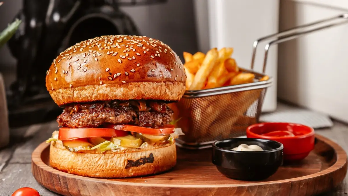 Ilustrasi burger (Freepik) 