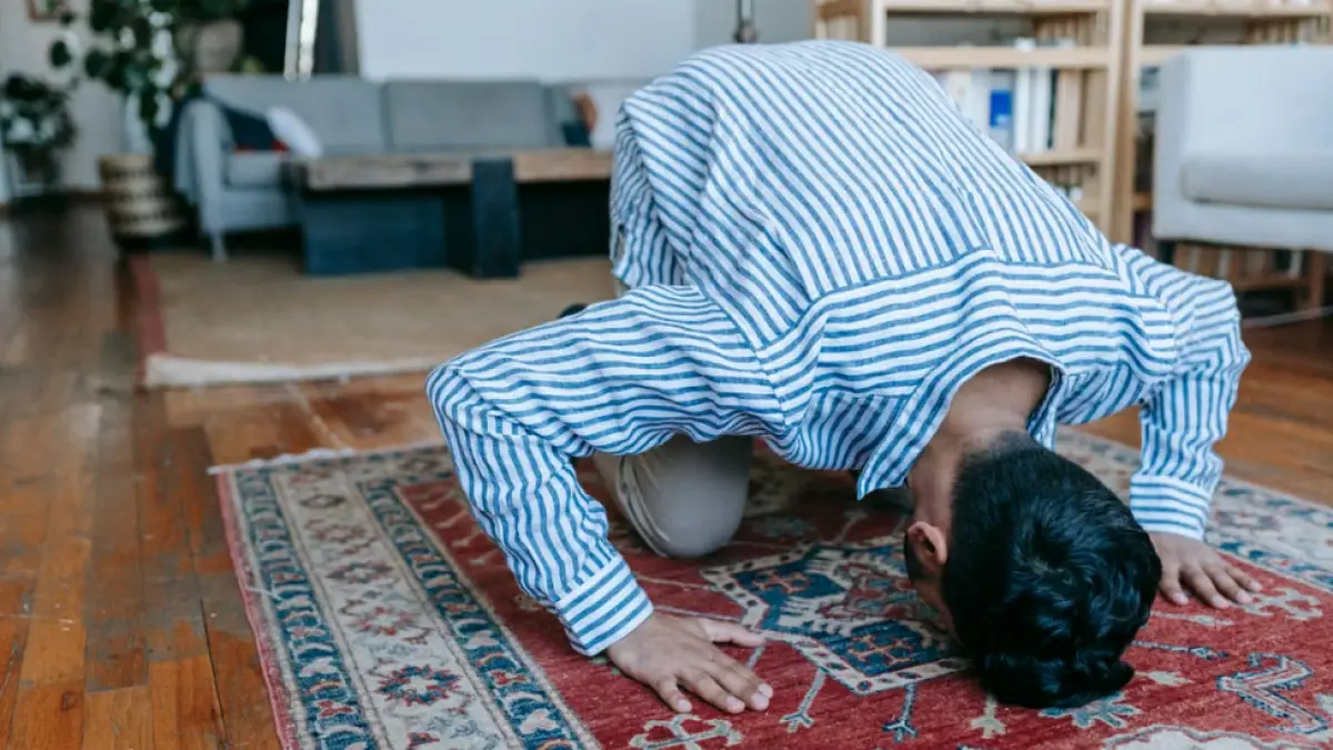 Ilustrasi jadwal sholat (Pexels)