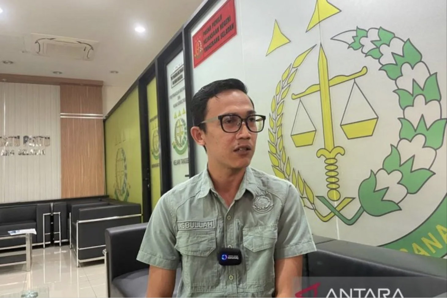 Kasi Intel Kejari Tangerang Selatan (Tangsel) Hasbullah. ANTARA/Azmi.