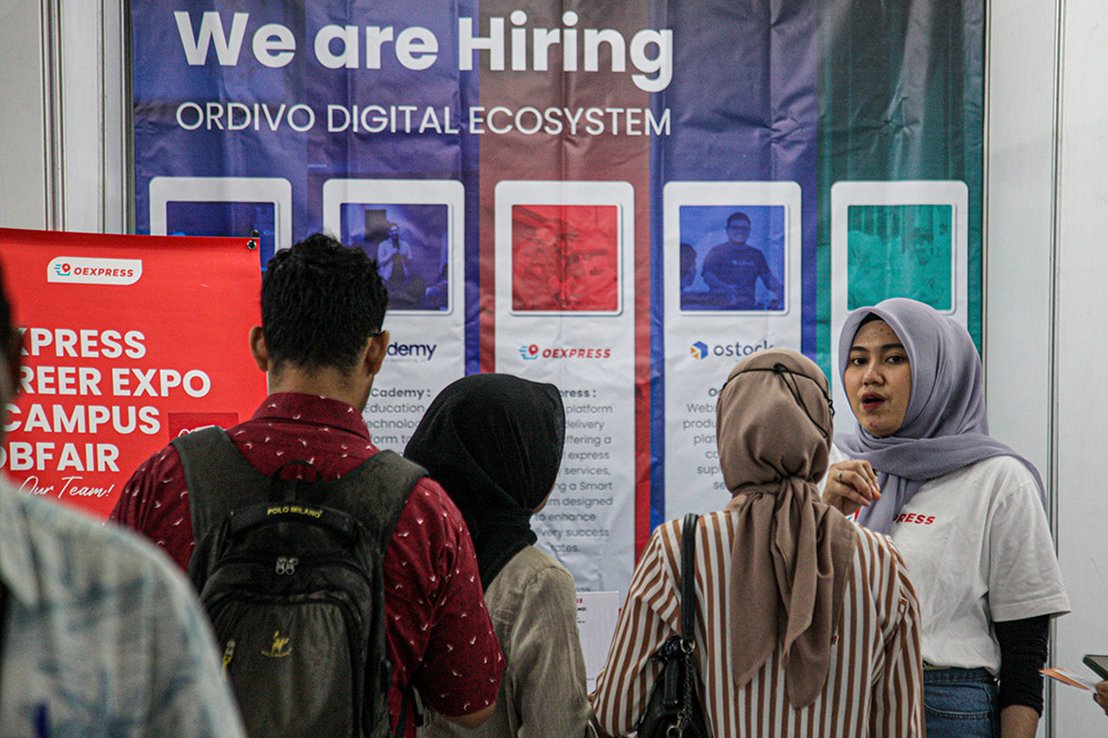 Suasana acara Job Fair yang diadakan di Pluit Village Mall, Jakarta,  Rabu (21/08/2024). (Hanung Hambara/Jawa Pos)
