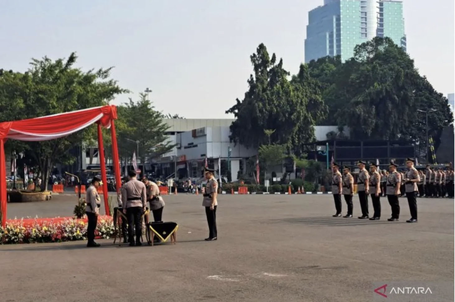Kapolda Metro Jaya Irjen Pol. Karyoto saat memimpin Upacara Serah Terima Jabatan Pejabat Polda Metro Jaya di Lapangan Presisi Polda Metro Jaya, Rabu (21/8/2024). ANTARA/Ilham Kausar
