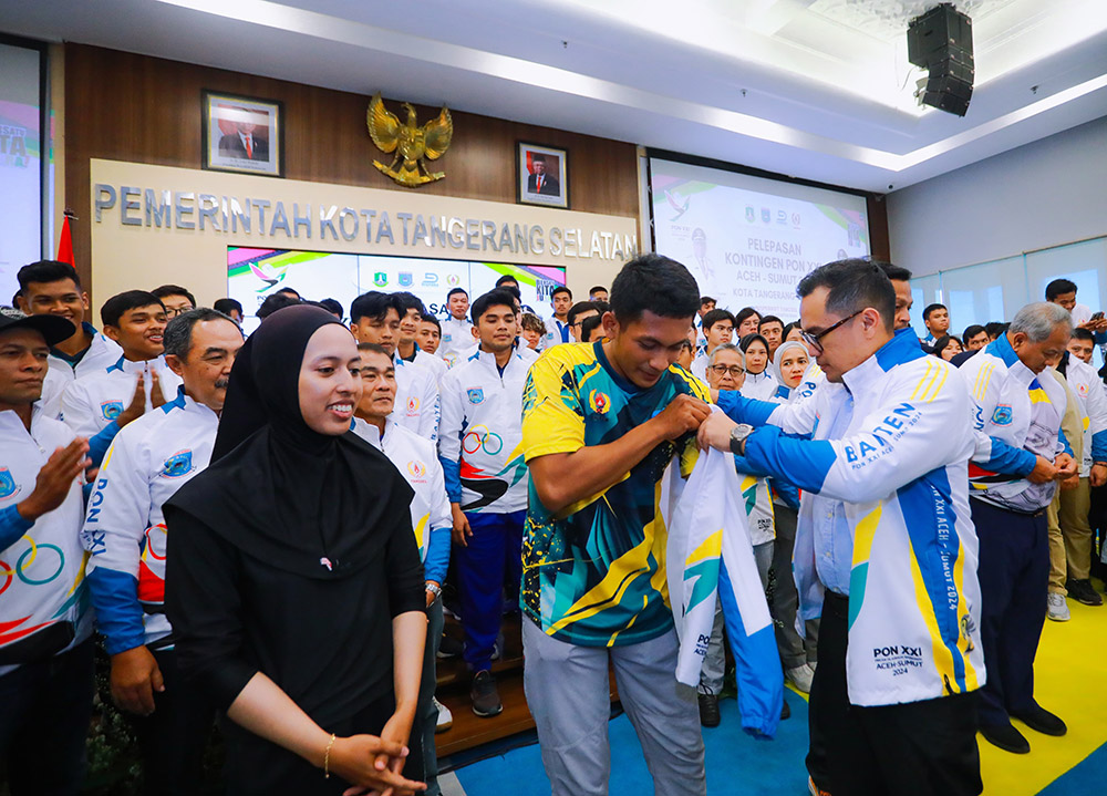 Pemerintah Kota (Pemkot) Tangerang Selatan (Tangsel) melepas para atlet yang akan bertanding dalam ajang Pekan Olahraga Nasional (PON) ke-XXI di Aceh dan Sumatera Utara 2024. (Humas Pemkot Tangsel)