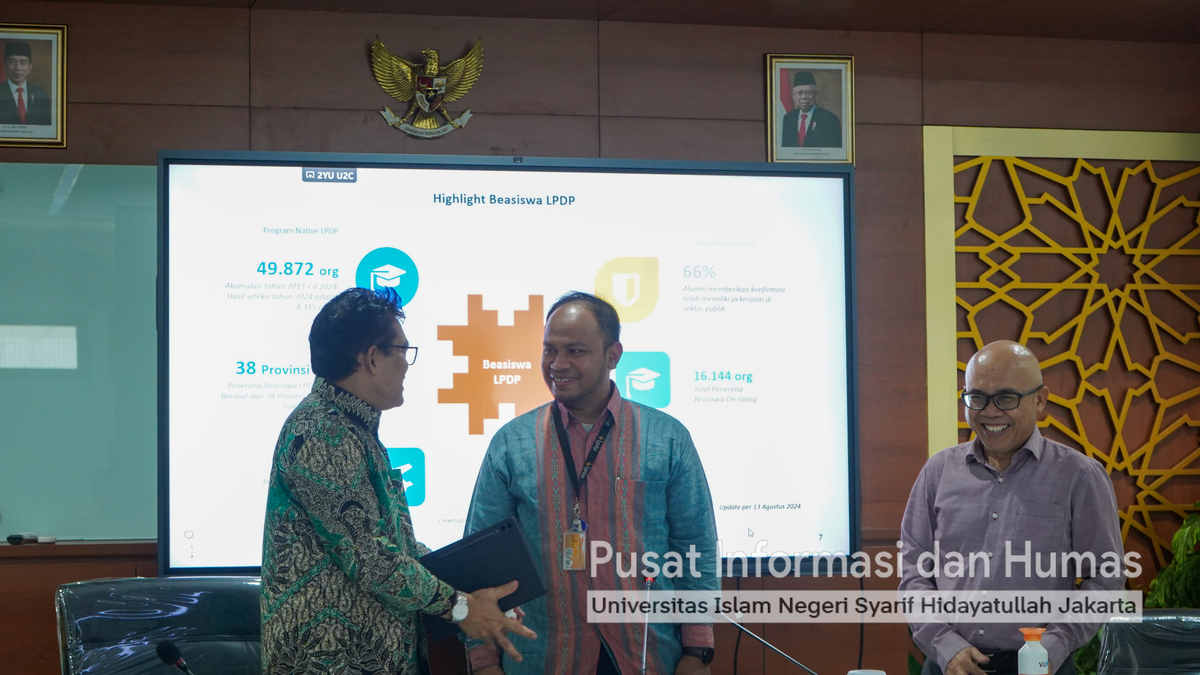 Rektor UIN Asep Saepudin Jahar (kiri) membuka rapat bersama LPDP. (Pusat Informasi dan Humas UIN)