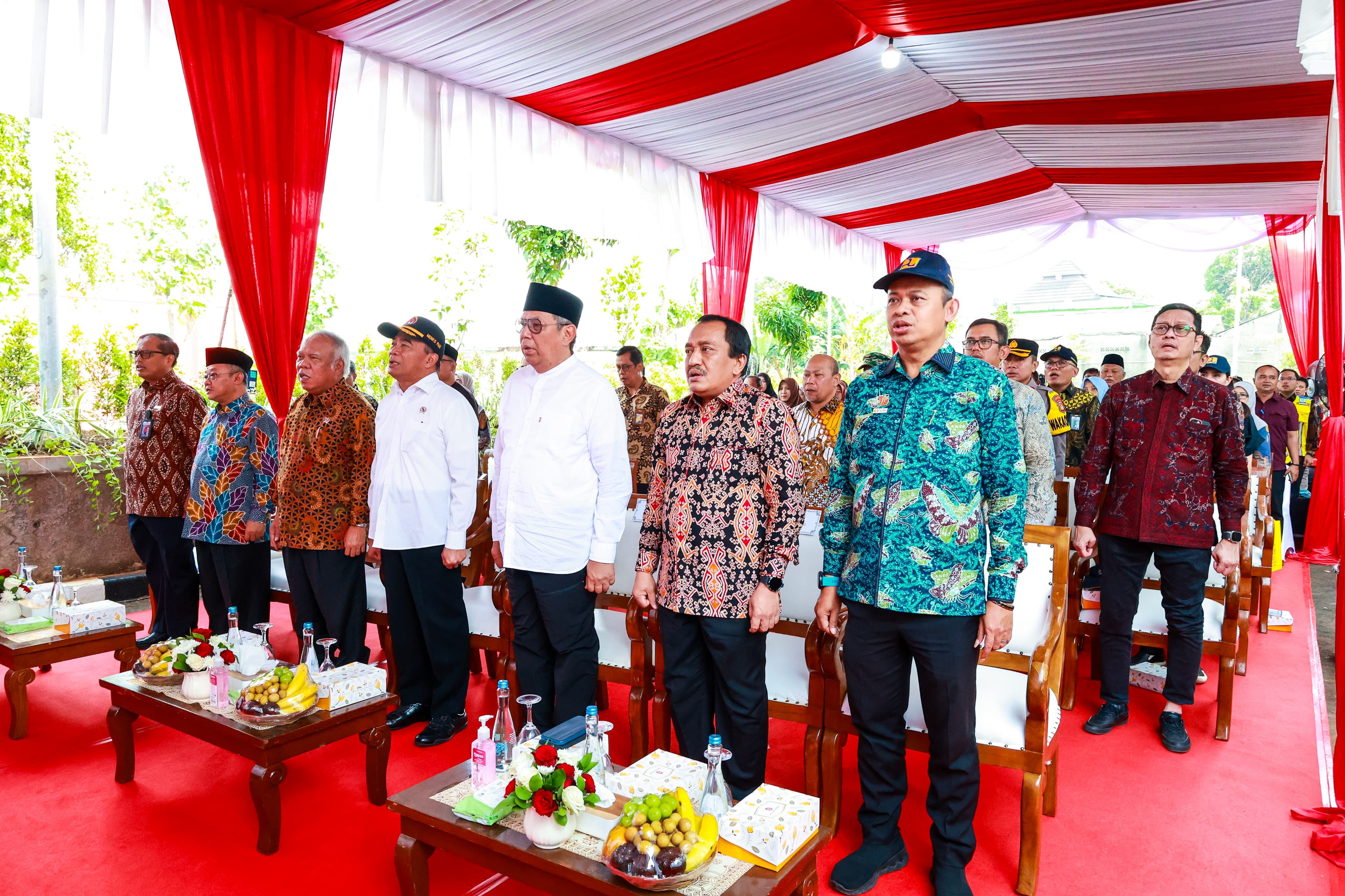 Wali Kota dampingi Menteri Meresmikan Rusunawa Mahasiswa UMJ.