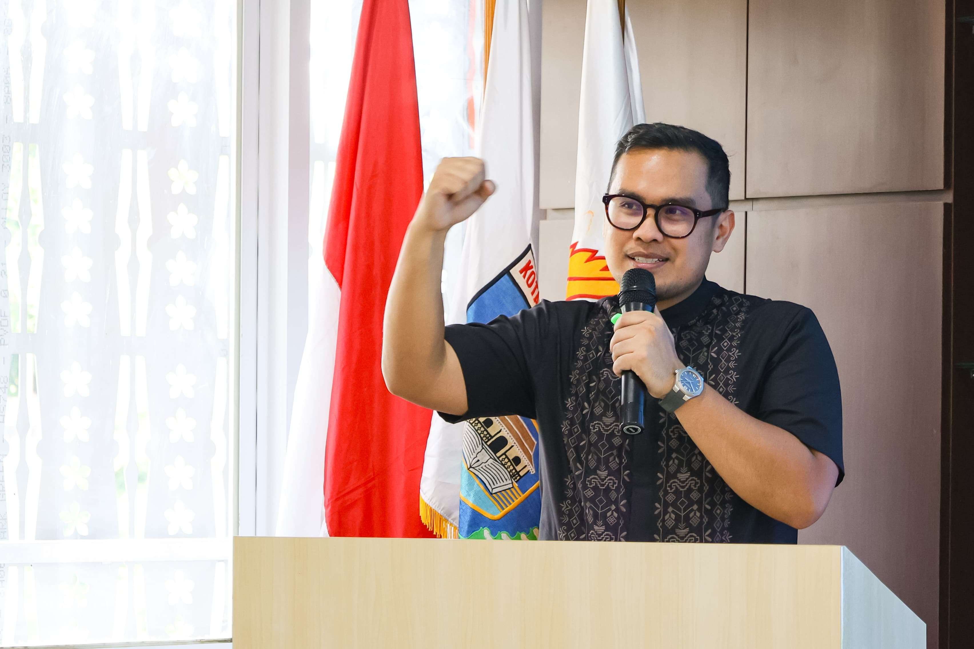 Wakil Wali Kota Tangsel, Pilar Saga Ichsan menegaskan Pemkot akan membangun dan memperbaiki sarana olahraga yang representatif untuk menyambut Porprov Banten 2026. (Dok. Pemkot Tangsel)
