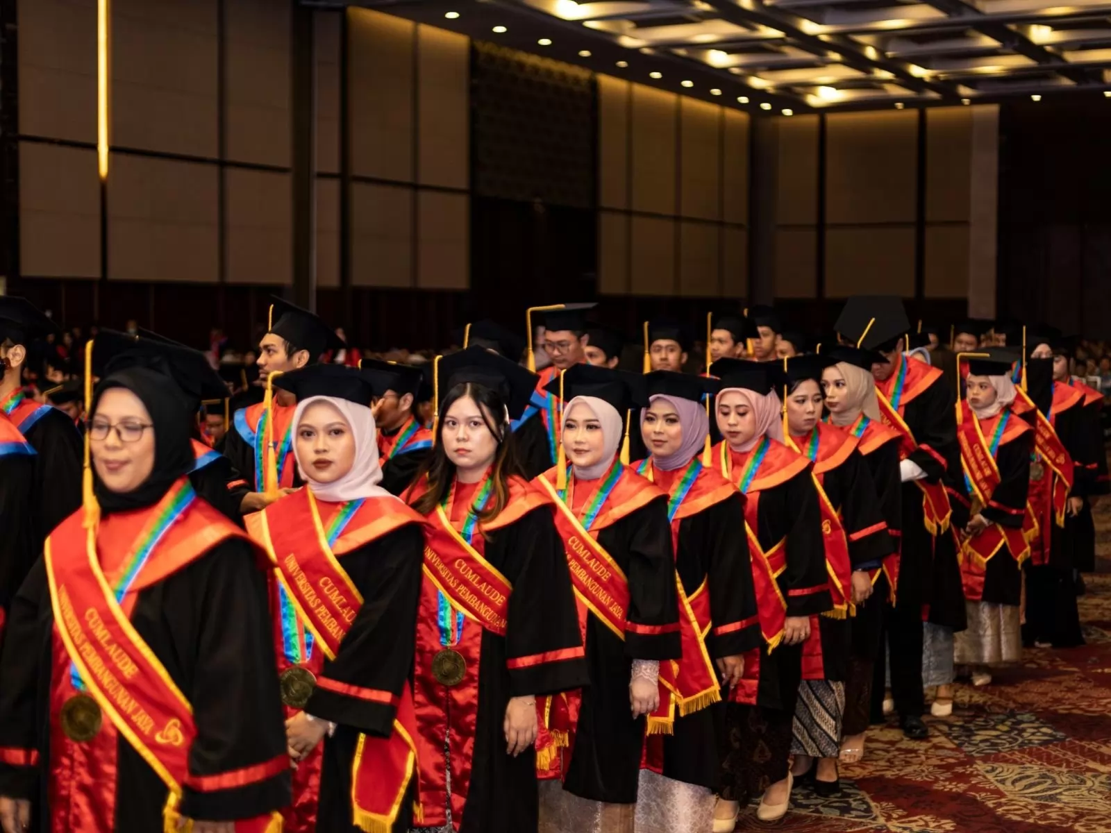 Universitas Pembangunan Jaya (UPJ) menggelar perayaan Dies Natalis ke-13 sekaligus Wisuda ke-10 yang berlangsung meriah di ICE BSD. (Dok: Humas)
