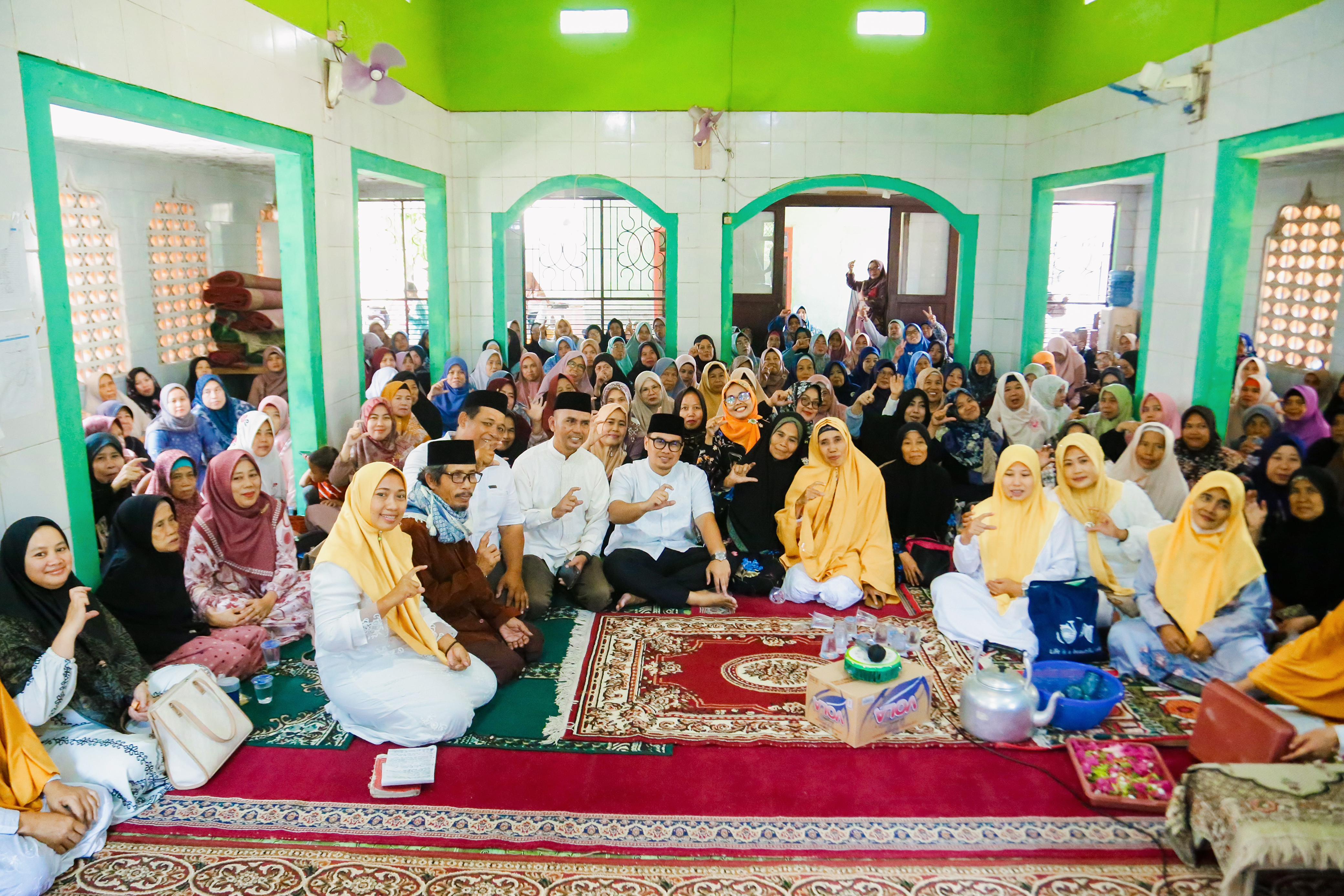 Wakil Wali Kota Tangerang Selatan (Tangsel) Pilar Saga Ichsan, menghadiri dua acara peringatan Maulid Nabi Muhammad SAW di Setu dan Serpong, Tangsel. (Dok. Humas Pemkot Tangsel)