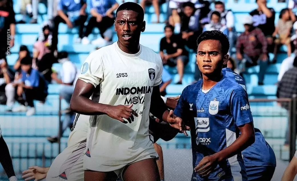 Gelandang Persita Tangerang Bruno da Cruz (kiri) saat melawan PSIS Semarang. (Dok. Persita)