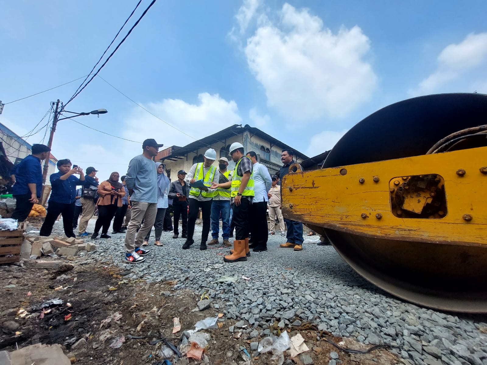 Wakil Wali Kota Tangsel, Pilar Saga Ichsan meninjau langsung penataan kawasan Pasar Ciputat. (Dok. Humas Pemkot Tangsel)