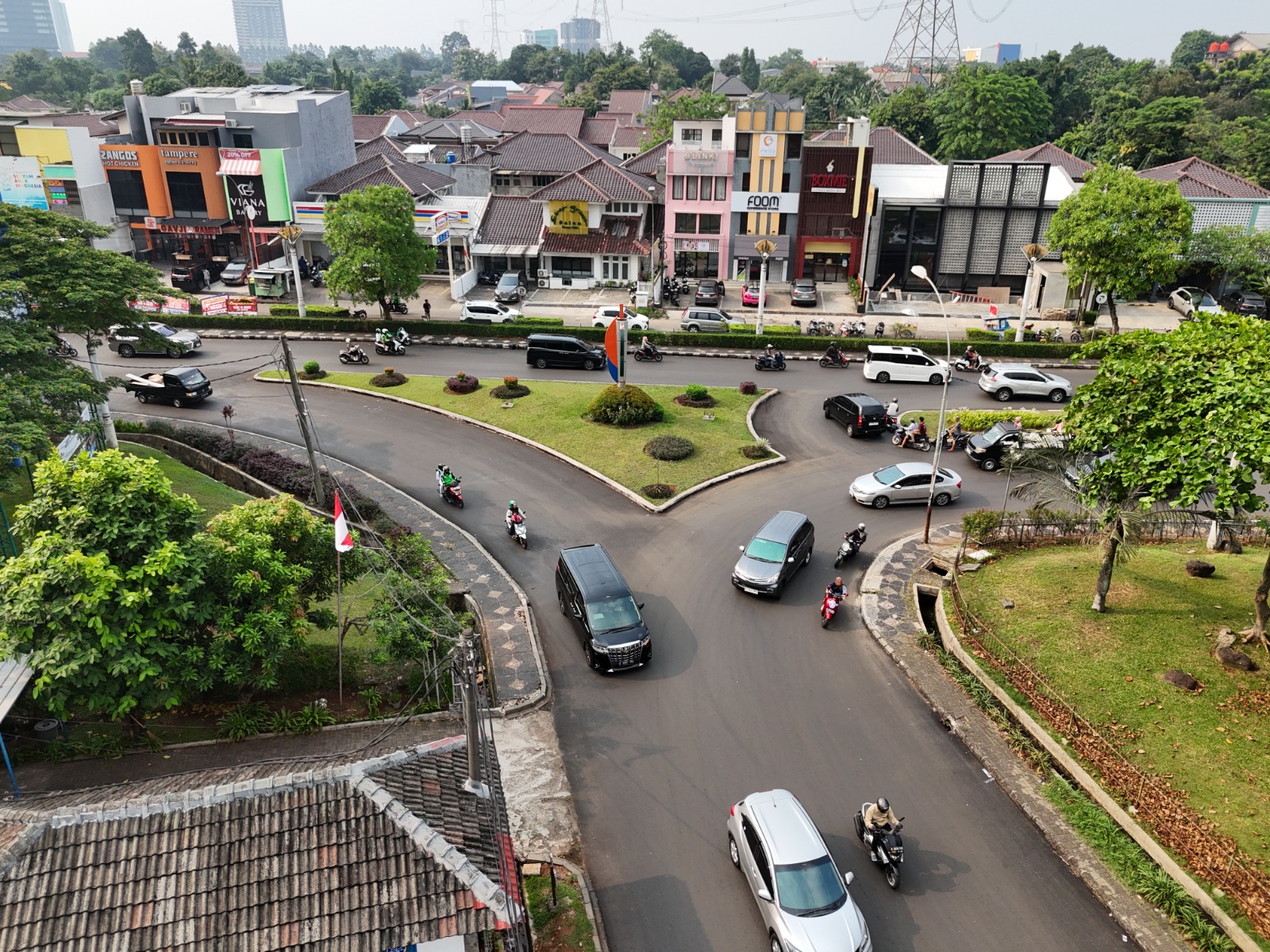 Pemkot Tangsel melalui Dinas Sumber Daya Air, Bina Marga dan Bina Konstruksi (DSDABMBK) terus melakukan peningkatan infrastruktur jalan. (Dok: Humas)