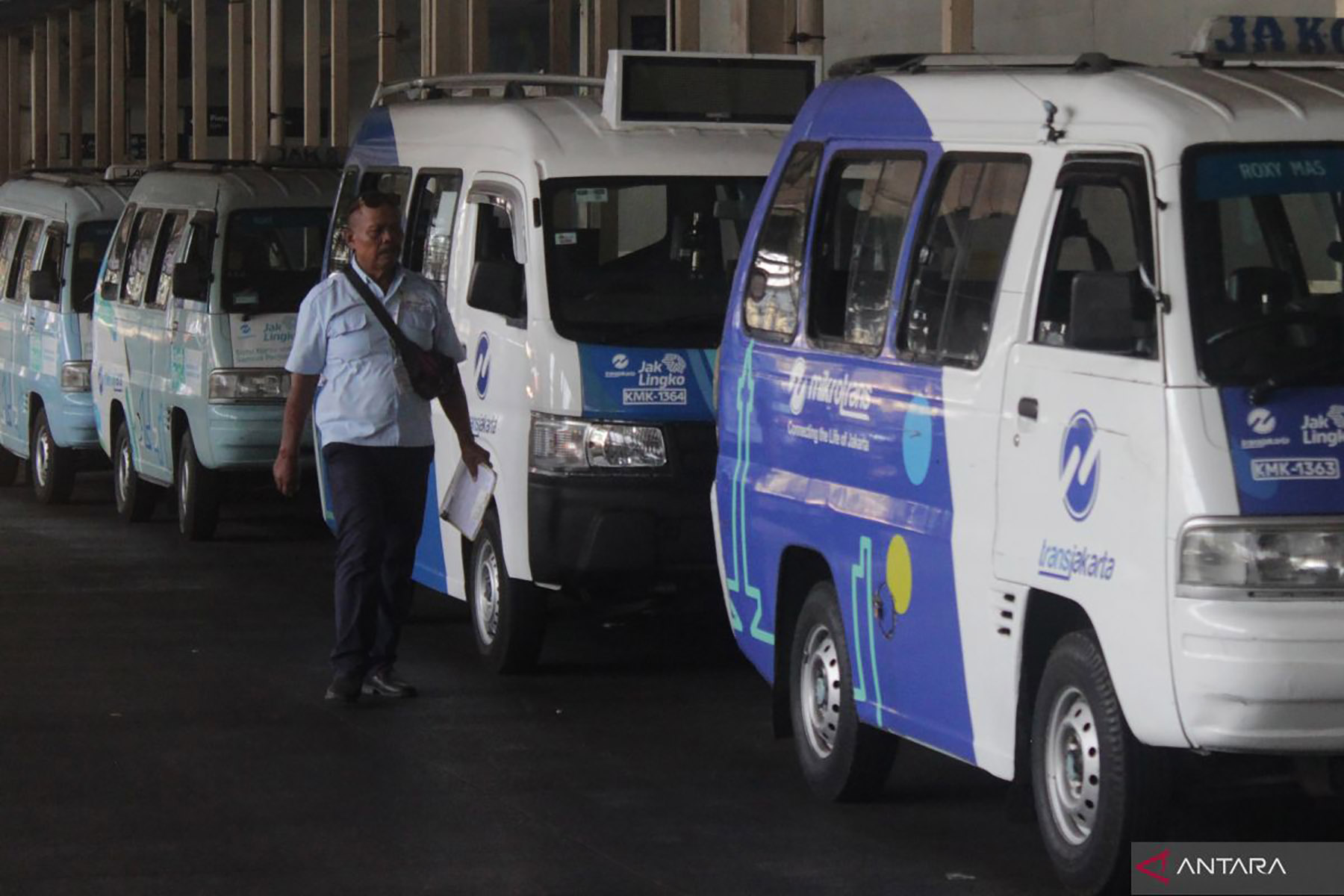 Mikrotrans JakLinko. (Dok. Antara)