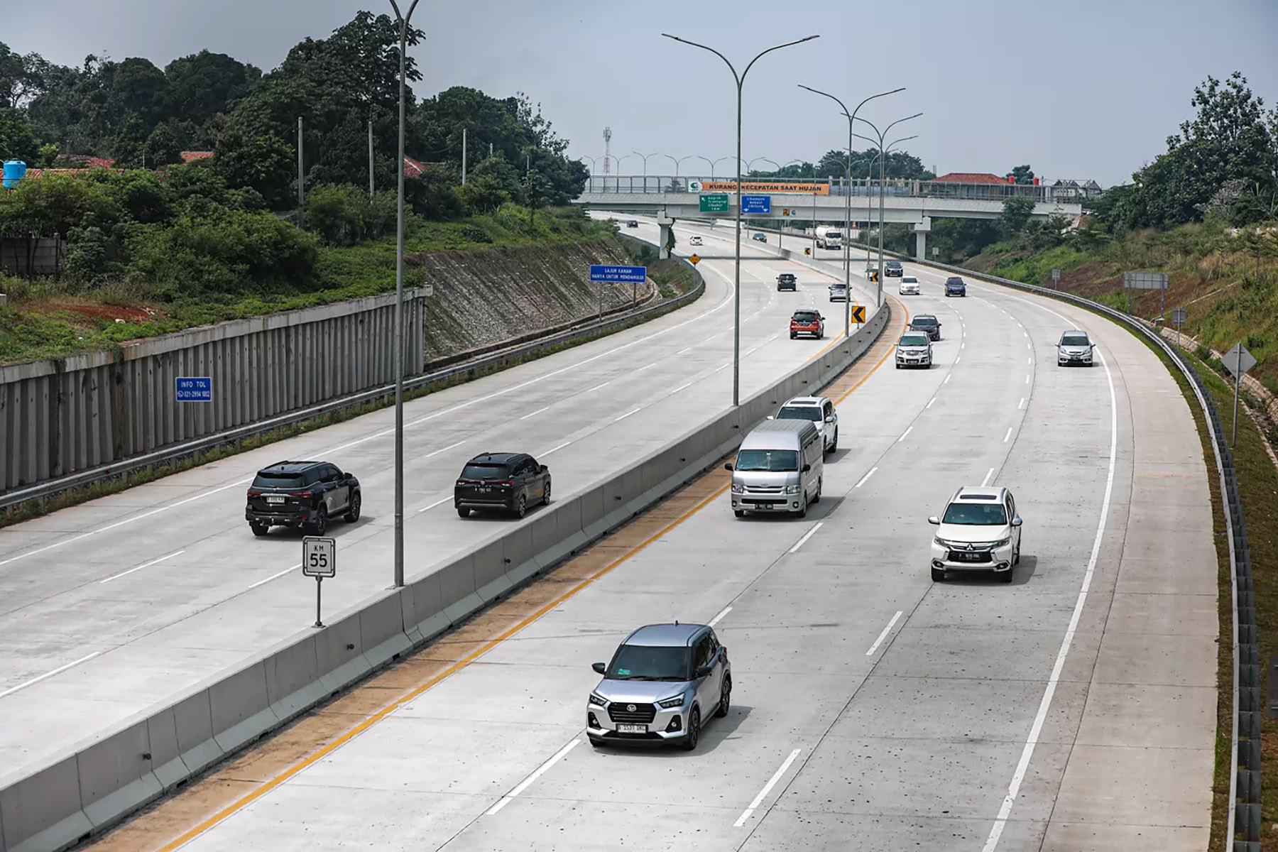 Kondisi ruas jalan tol. (Salman Toyibi/Jawa Pos)