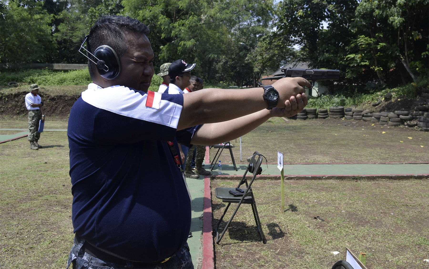 Latihan menembak. (Dok. JN1)