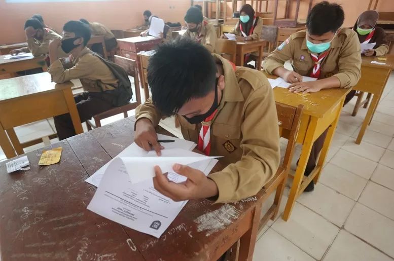 Ilustrasi siswa sedang melakukan ujian (Salman Toyibi/Jawa Pos)