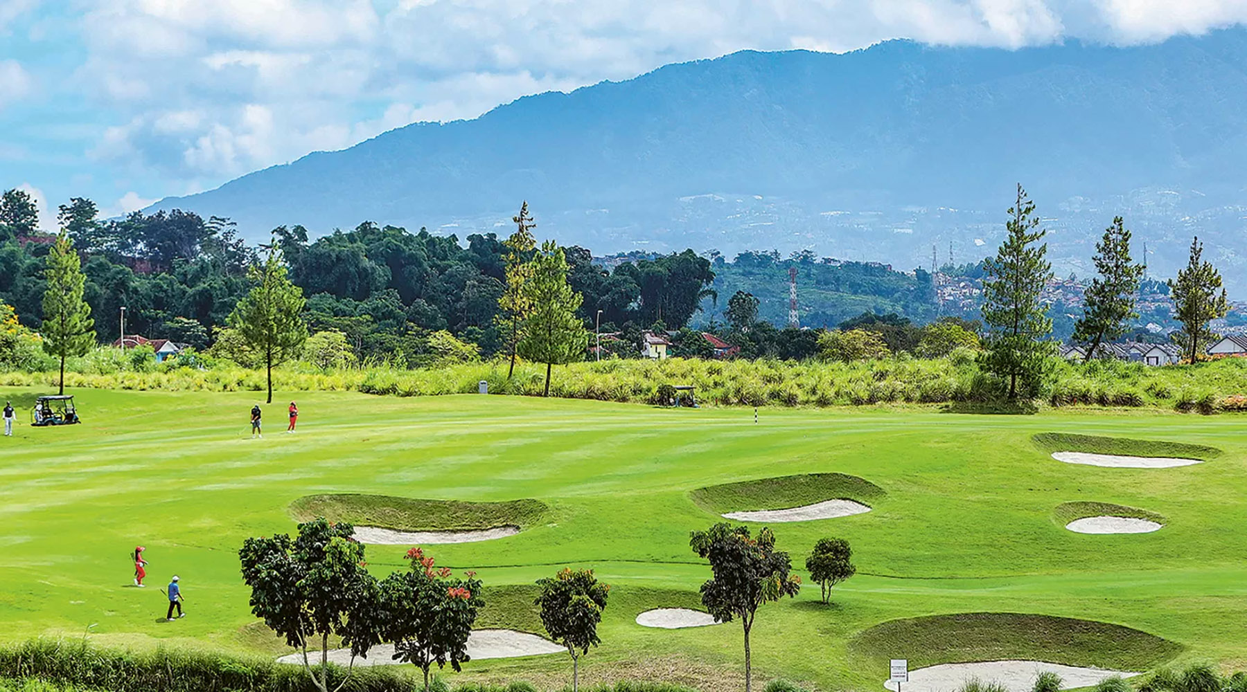 Ilustrasi padang golf dengan pemandangan memikat. (Riana Setiawan/Jawa Pos)
