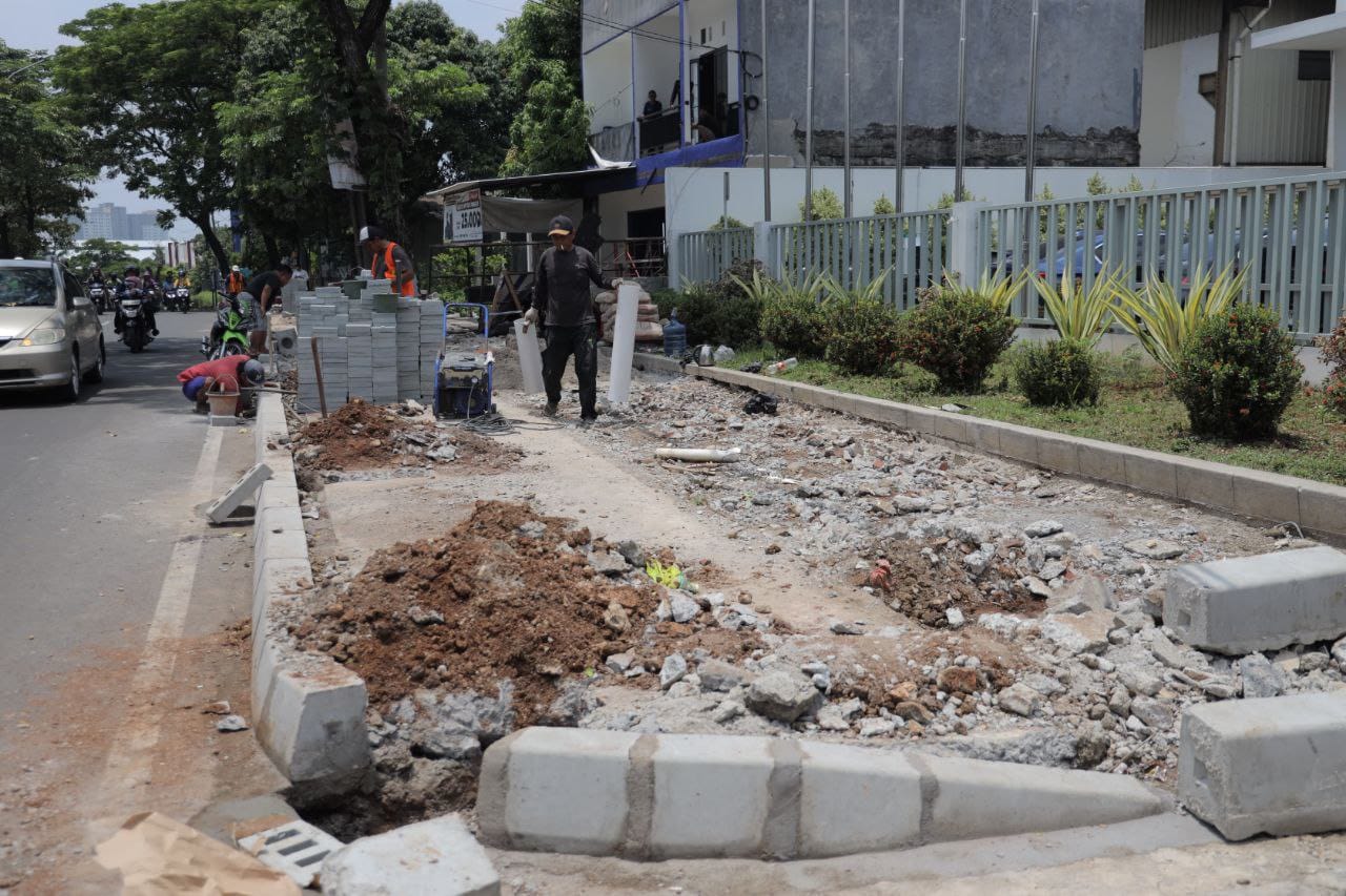 Revitalisasi pedestrian di Jalan Raya Ciater, Serpong. (Dok. Humas Pemkot Tangsel)