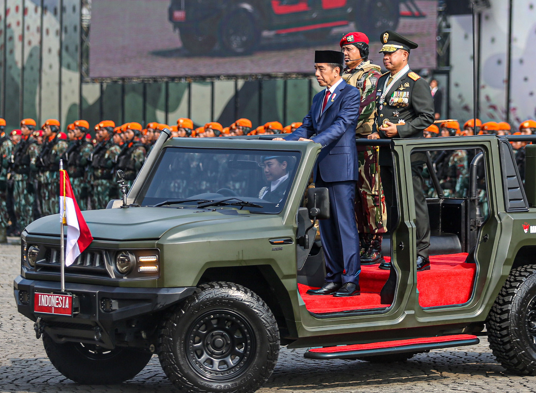 Presiden Jokowi dalam perayaan Hari Ulang Tahun (HUT) ke-79 Tentara Nasional Indonesia (TNI) di Lapangan Silang Monumen Nasional (Monas), Gambir, Jakarta, Sabtu (5/10/2024).