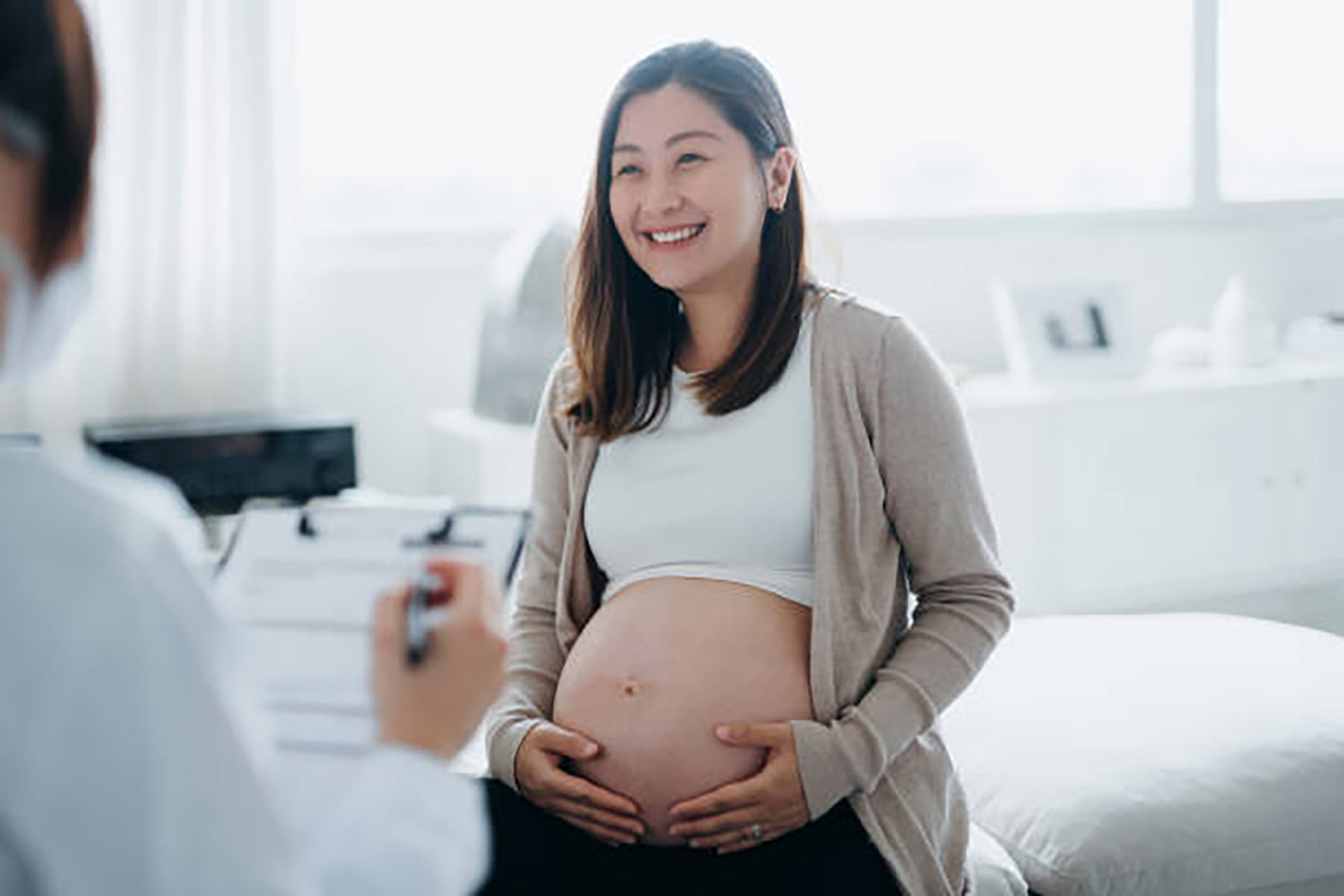 Ilustrasi ibu hamil. (Dok. AsiaVision/Getty Images)