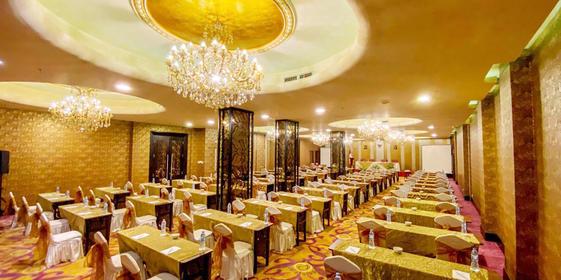 Sapphire Sky Hotel & Conference meeting room. (Dok. Sapphire)