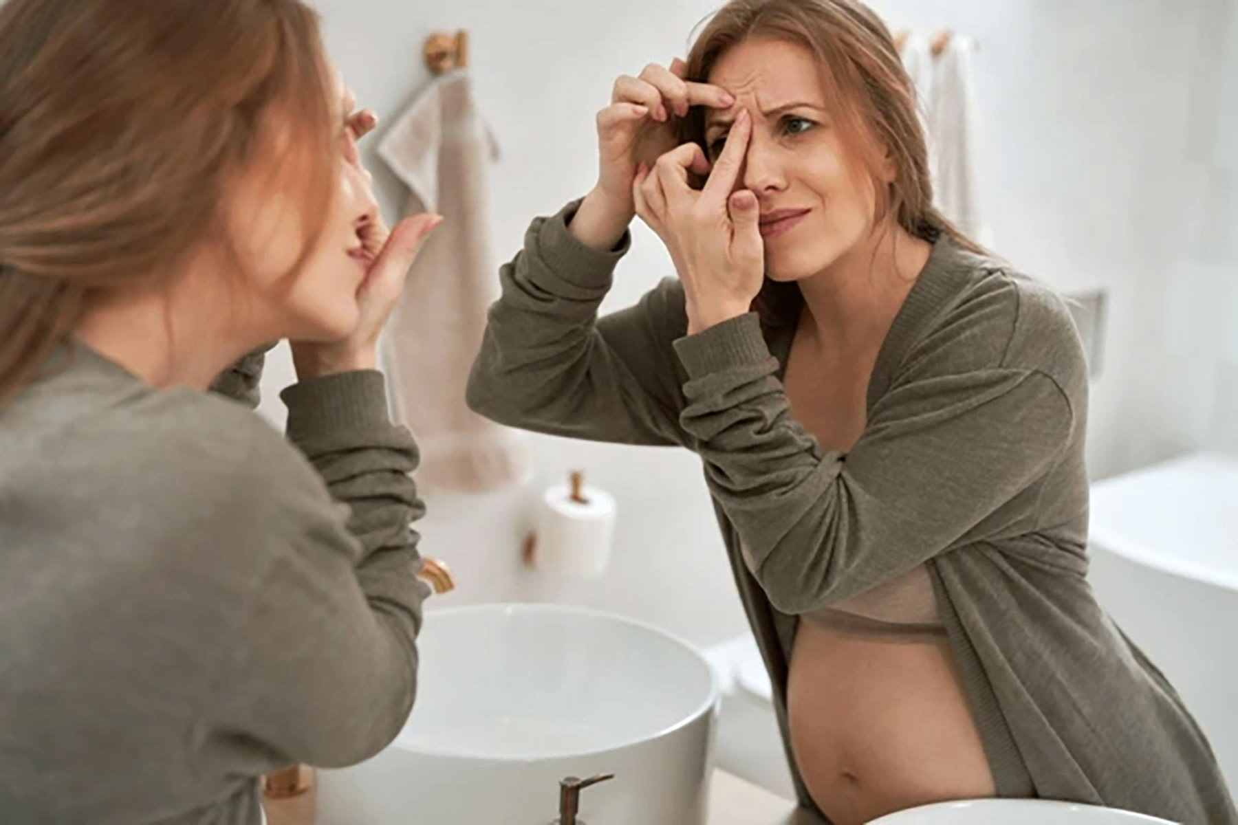 Ilustrasi seorang ibu hami berjerawat. (Dok. Shutterstock)