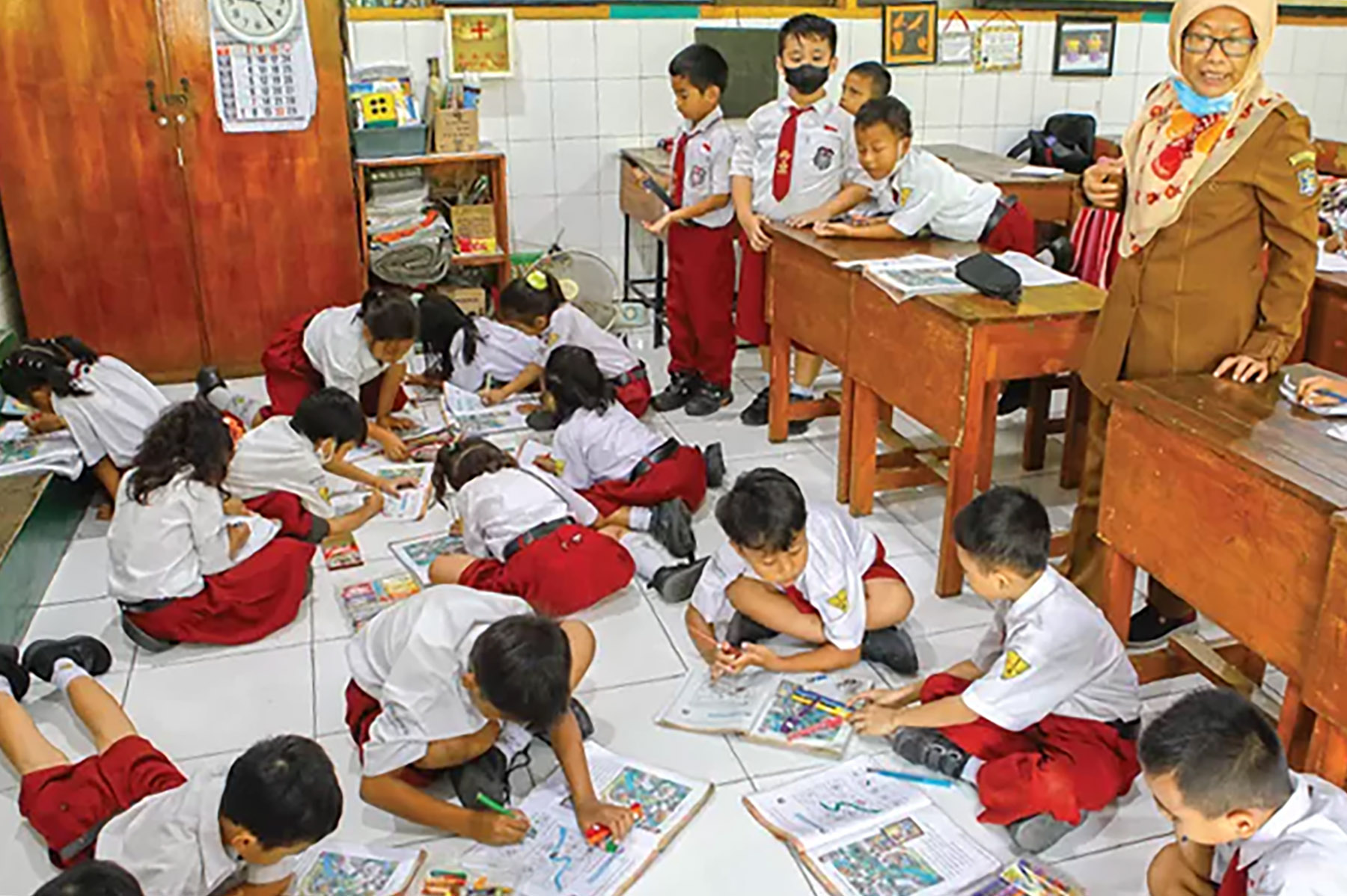 Pembelajaran siswa SDN Jemur Wonosari 1 Surabaya. (Dipta Wahyu/Jawa Pos)