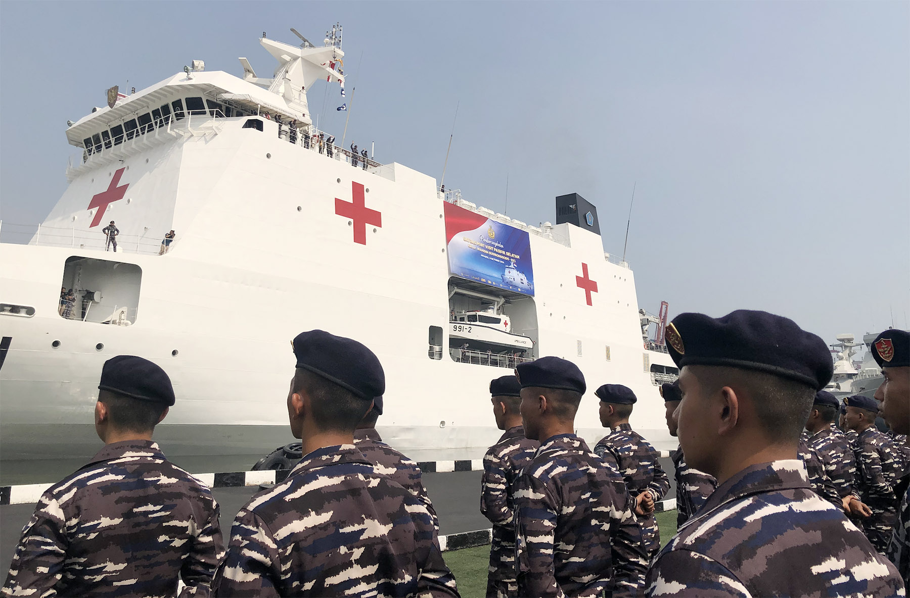 KRI dr. Wahidin Sudirohusodo-991 memulai pelayaran panjang ke Kawasan Pasifik Selatan dengan mengemban misi kemanusiaan dan diplomasi pertahanan. (Syahrul Yunizar/JawaPos.com)