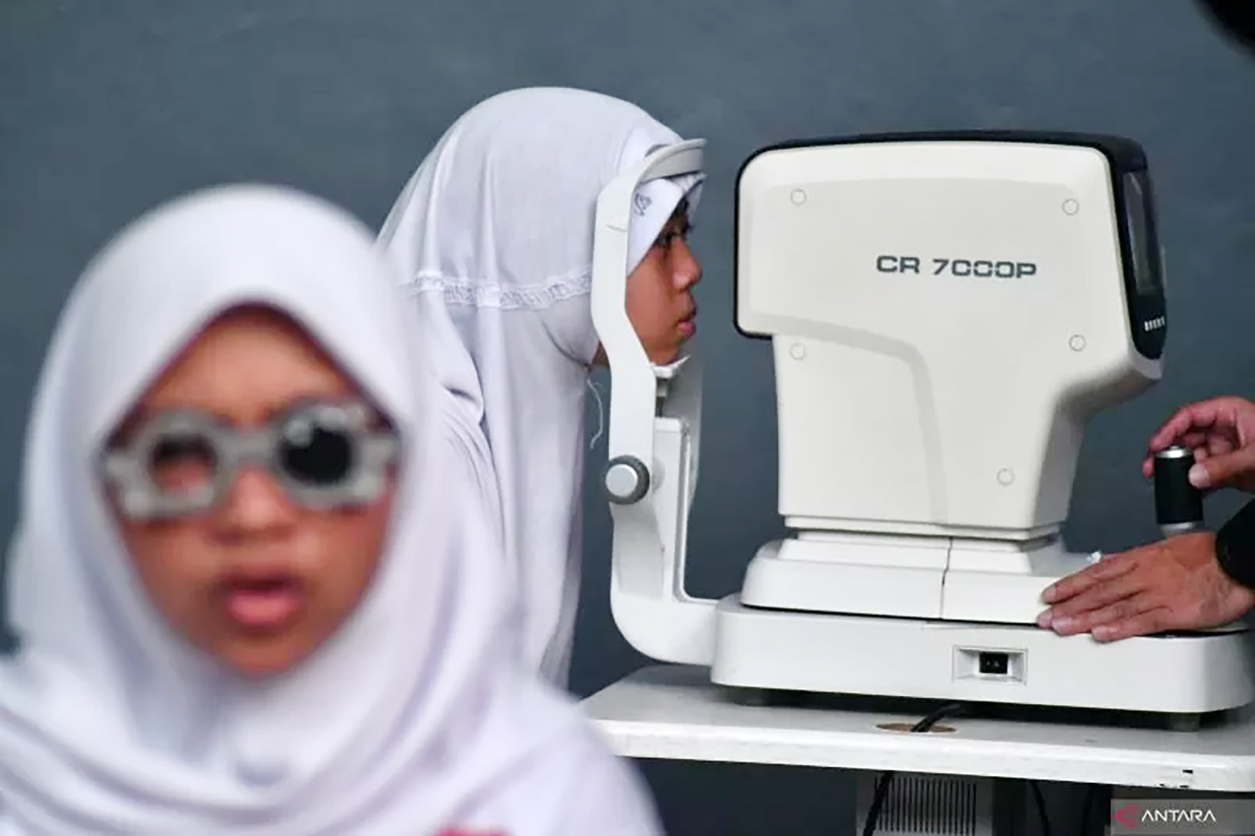 Pemeriksaan mata anak. (Dok. Antara)