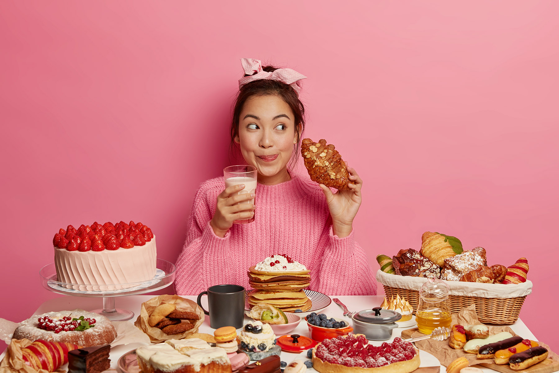 Ilustrasi seorang perempuan yang suka makan. (Dok. Freepik)