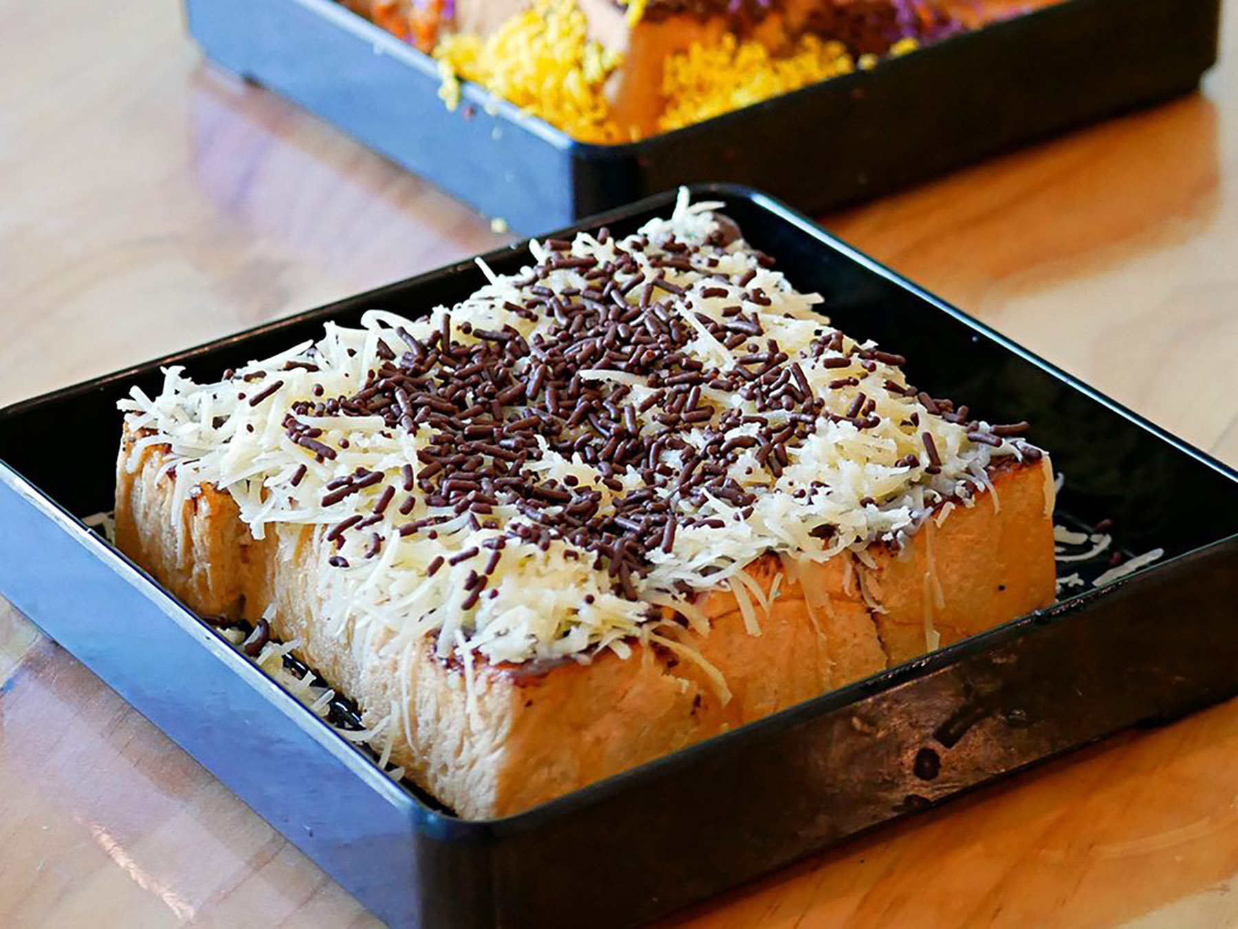 Ilustrasi roti bakar rasa coklat dan keju  (Dok. pergikuliner.com)