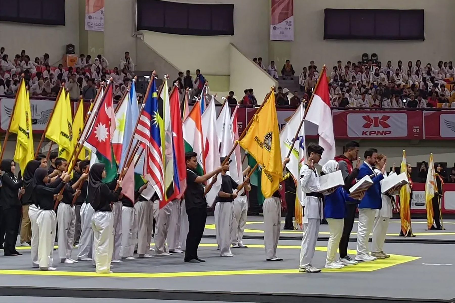 Kejuaraan Internasional Kasad 6&rsquo;th di Asian Taekwondo Open Championship yang digelar di Sport Center Indoor Stadium Serpong, Tangerang. (Antara/Azmi Samsul Maarif)