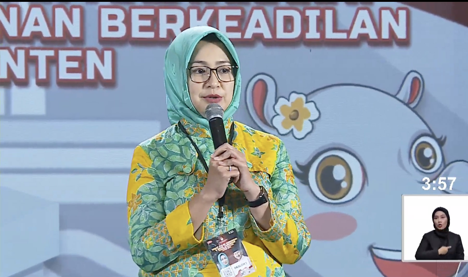Tangkapan layar - Calon Gubernur Banten nomor urut 1 Airin Rachmi Diany dalam debat pertama Pilkada Banten  Rabu (16/10/2024). (Dok. Youtube KPU Banten)
