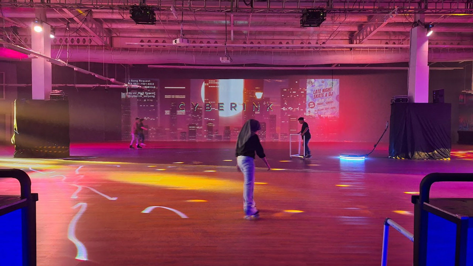 Suasana di Cyberink Serpong, arena sepatu roda indoor terbesar se-Indonesia. (Dok. Cyberink Roller Skate Serpong)