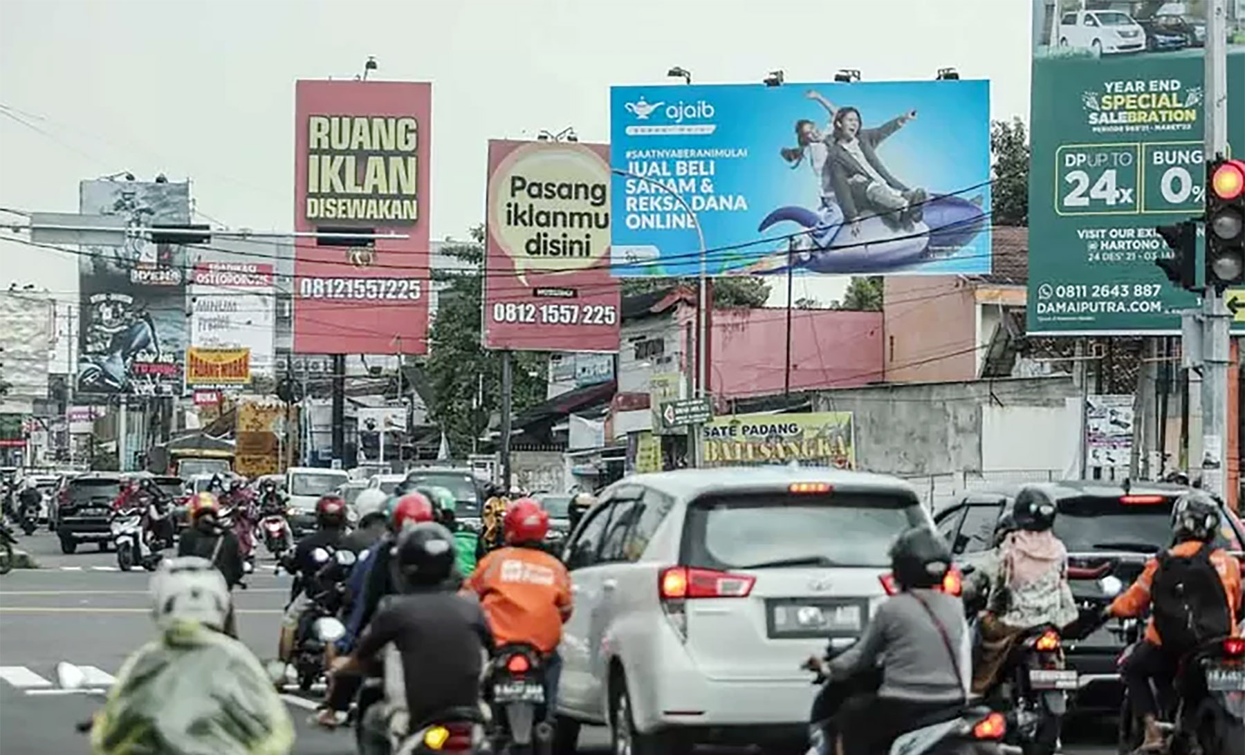 Ilustrasi papan reklame di jalanan. (Dok. Radar Jogja)