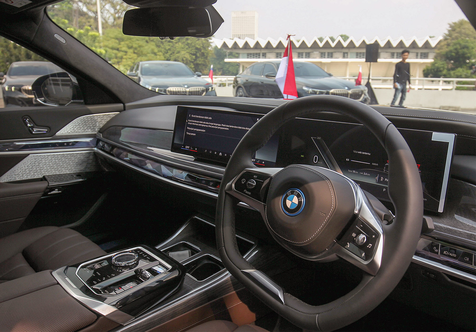 Ilustrasi mobil BMW terparkir. (Salman Toyibi/Jawa Pos)