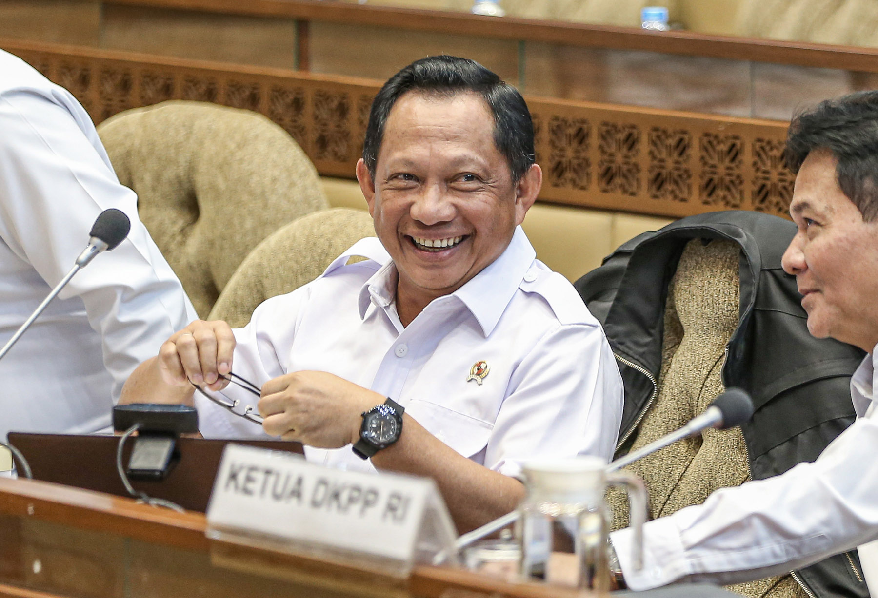 Mendagri Tito Karnavia  saat menghadiri rapat kerja dengan Komisi II DPR di Gedung Nusantara, Senayan, Jakarta