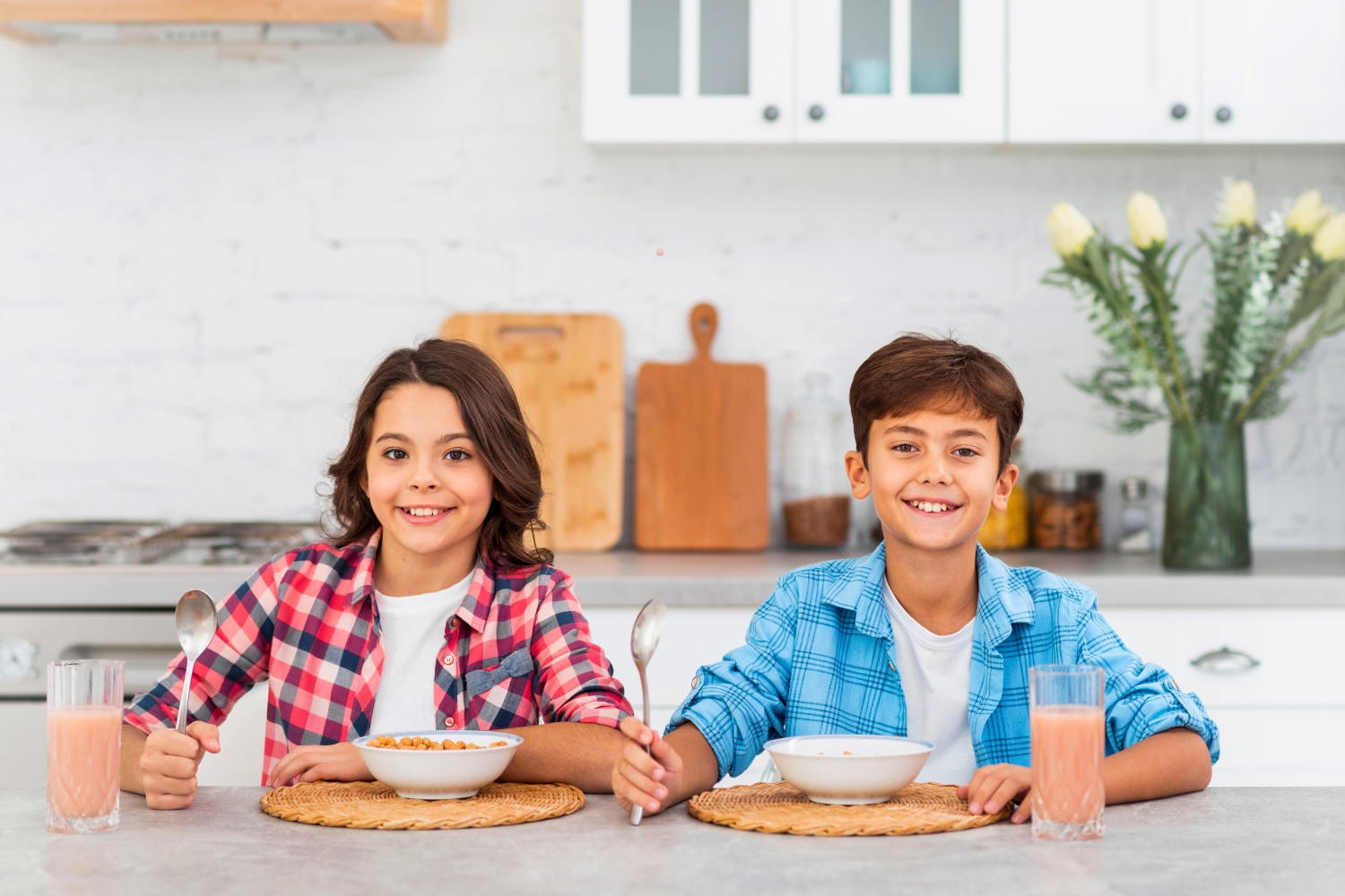 Ilustrasi anak bersiap makan (Dok. Freepik)