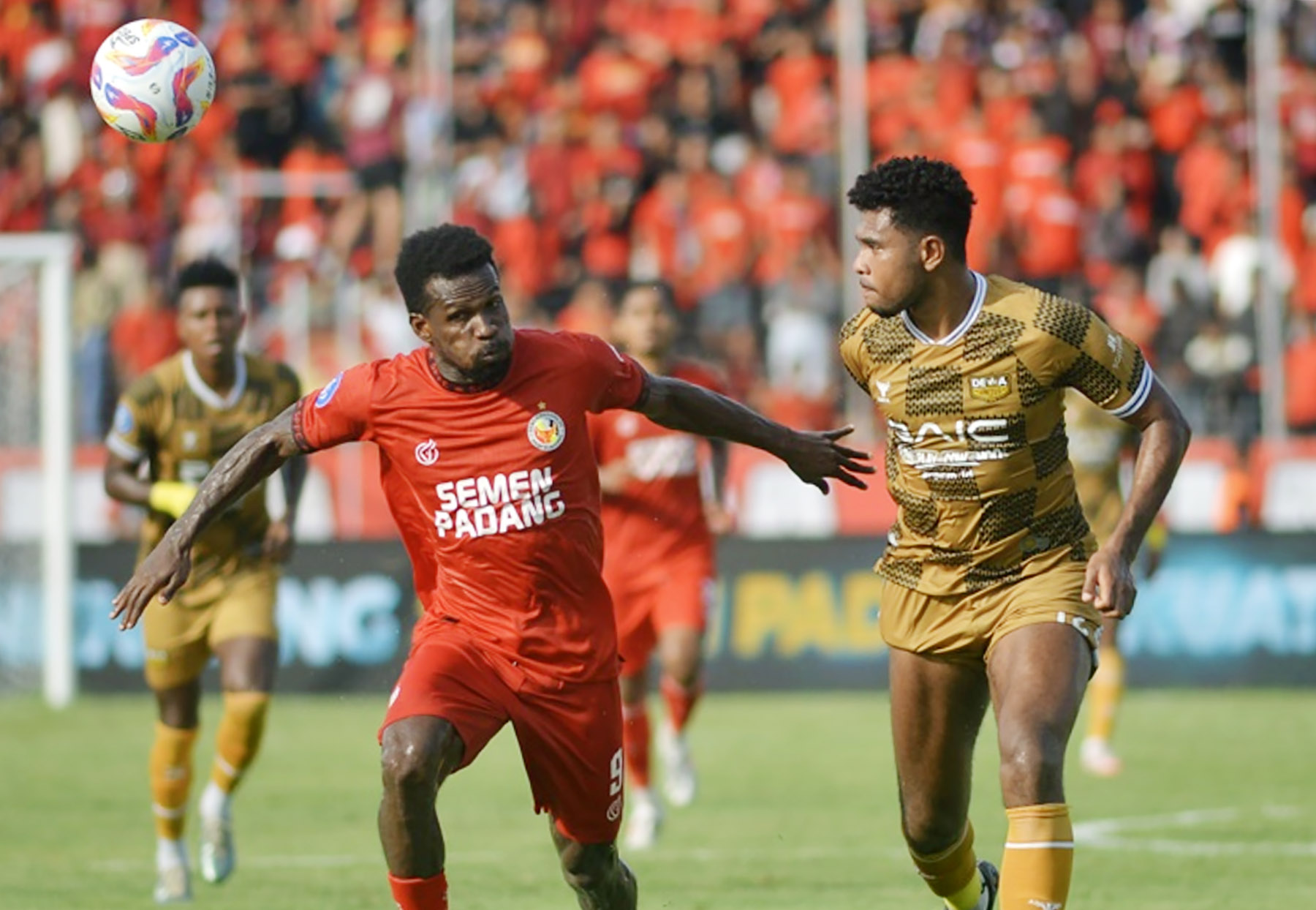 Tangsel Warrior Dewa United berhasil mengalahkan Semen Padang FC dengan skor 8-1 dalam laga lanjutan Liga 1 2024/25 yang berlangsung di Stadion Haji Agus Salim, Padang. (Dok. LIB)