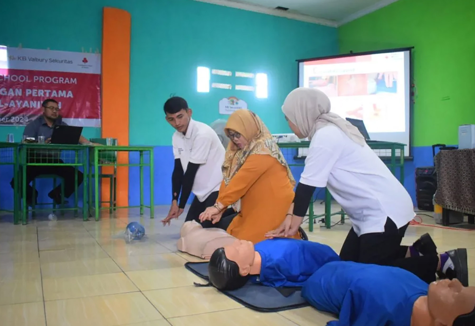PMI Kota Tangerang menggelar rainbow school yakni pelatihan pertolongan pertama untuk guru di lingkungan sekolah. (ANTARA/HO-PMI Kota Tangerang)