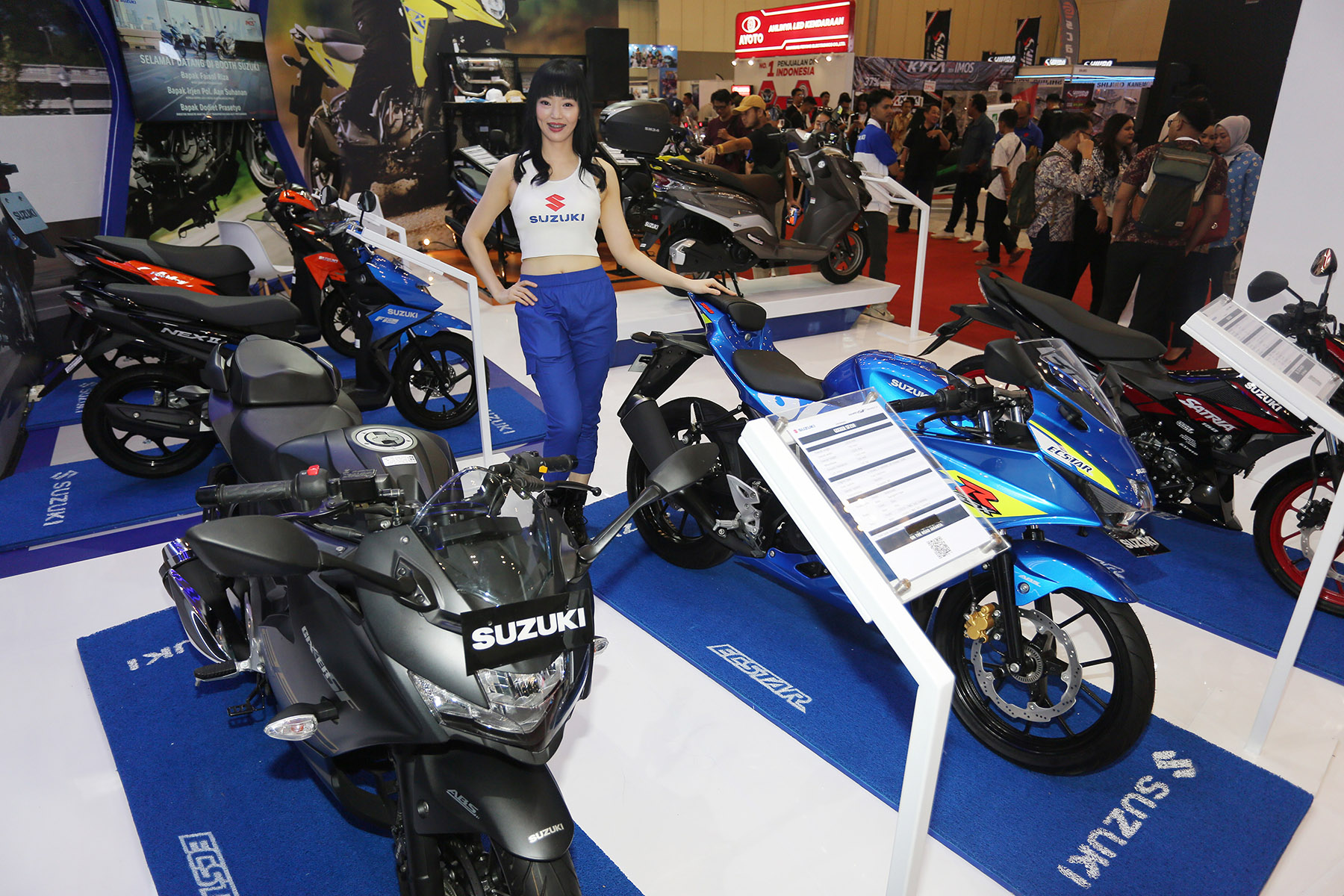 Suasana hari pertama gelaran Indonesia Motorcycle Show (IMOS) 2024, Rabu (30/10/2024) di Indonesia Convention Exhibition (ICE) BSD. Pameran industri sepeda motor terbesar di Indonesia ini, menggaungkan tema
