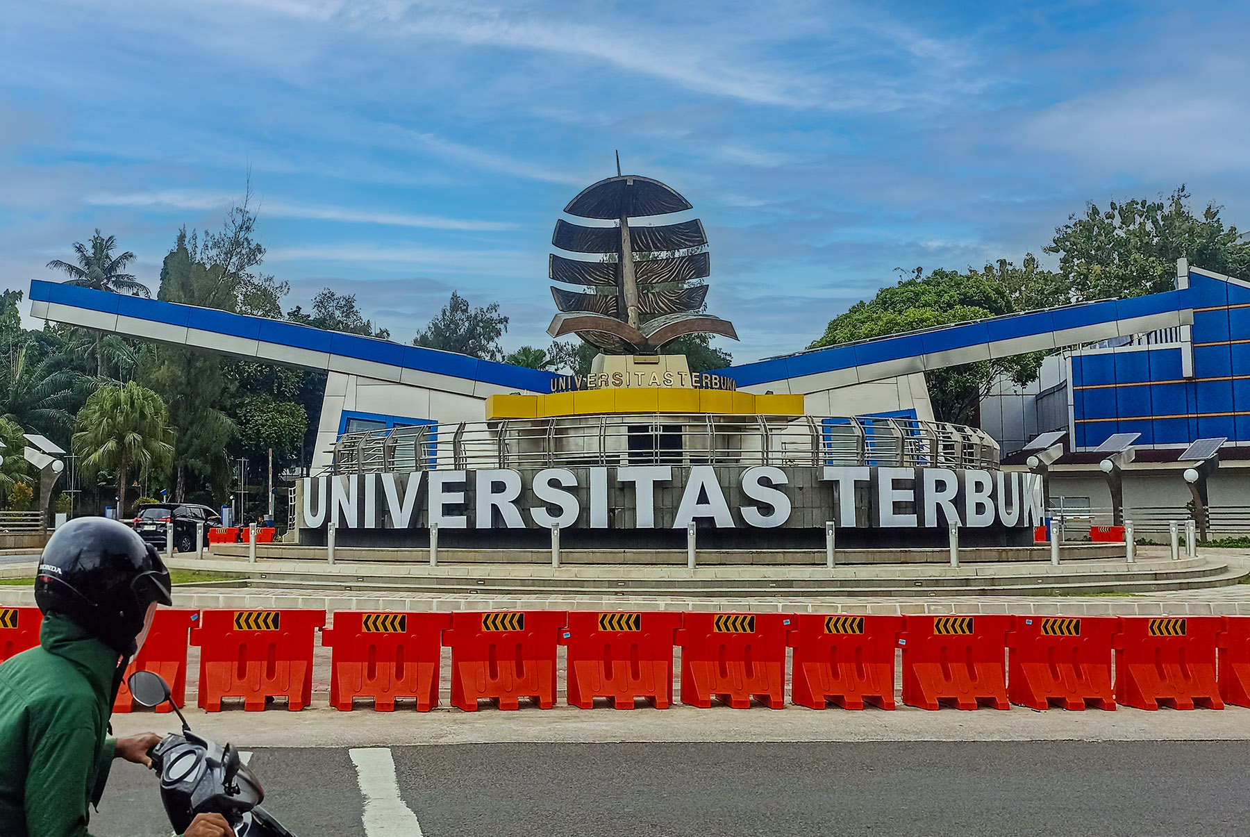 Kampus Universitas Terbuka (UT) di&nbsp;Tangerang&nbsp;Selatan, Banten. (Hilmi/Jawa Pos)
