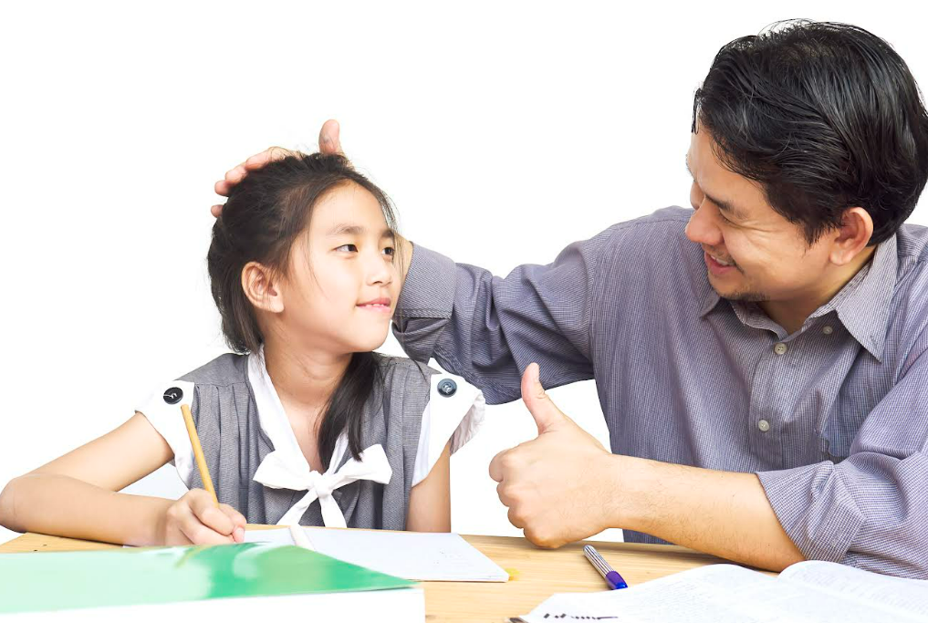 Ilustrasi orang tua mengajari anak matematika