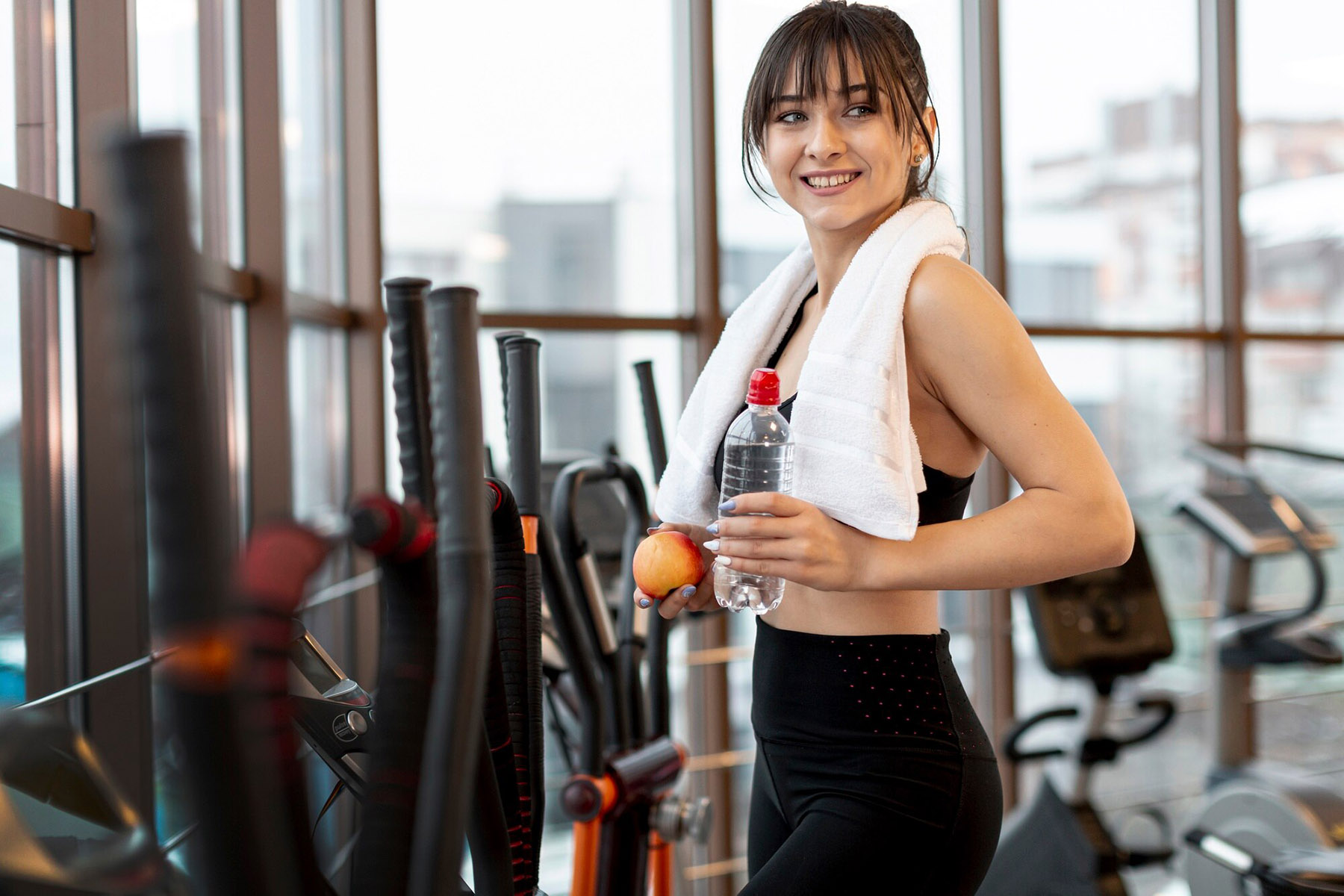 Ilustrasi perempuan di gym. (Dok. Freepik)