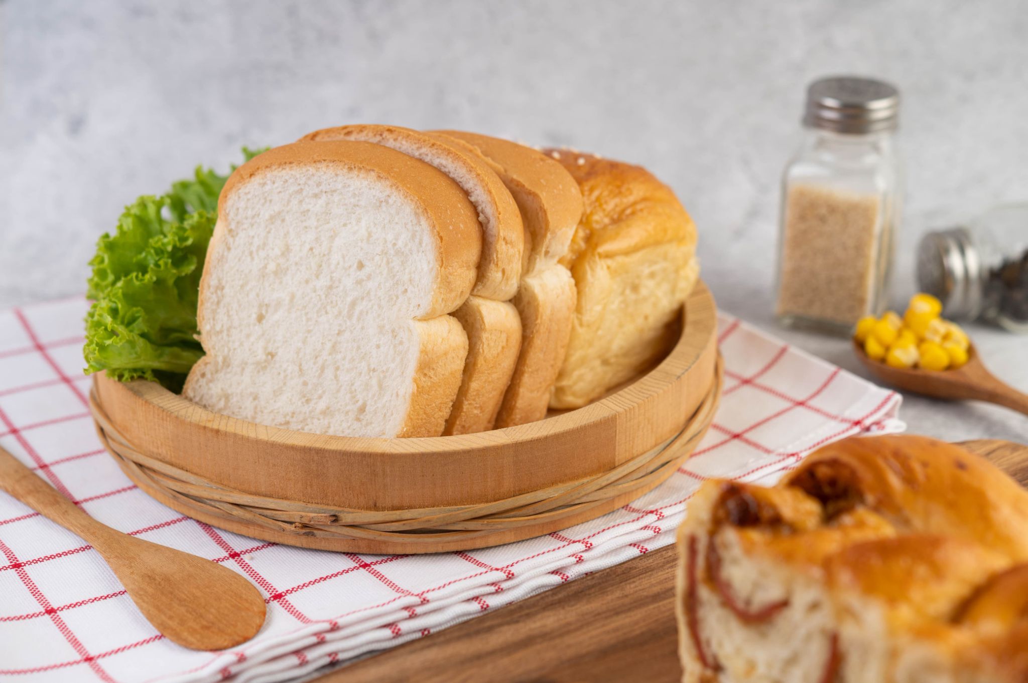 Ilustrasi roti tawar dan roti gandum