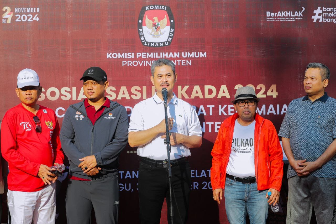 Penjabat Sementara (Pjs) Wali Kota Tangsel Tabrani dalam kegiatan sosialisasi Pilkada yang berlangsung pada acara Car Free Day (CFD) di Jalan Pahlawan Seribu, Kecamatan Serpong. (Dok. Humas)
