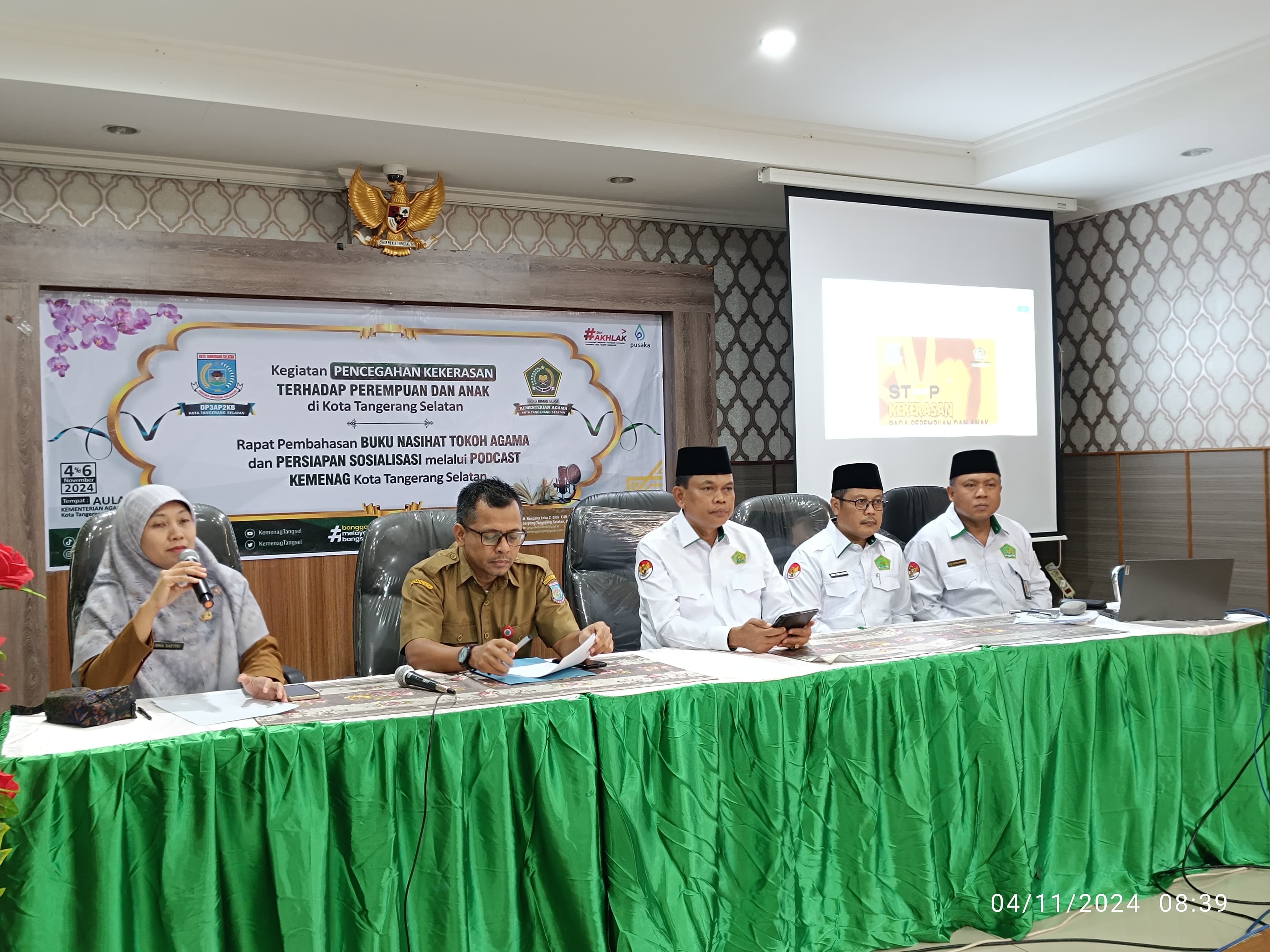 Kegiatan rapat pembahasan buku Nasihat Tokoh Agama di Ciputat, Tangsel (4/11/2024). (Dok. Humas Pemkot Tangsel)