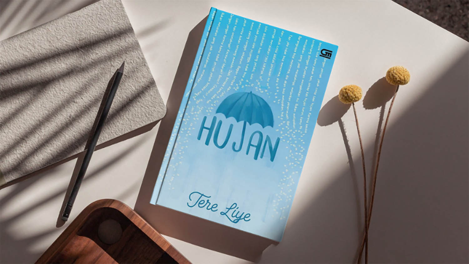 Dalam genre fiksi ilmiah yang penuh dengan emosi, Hujan karya Tere Liye berhasil menyuguhkan pesan mendalam tentang cinta dan kehilangan. (Dok. Telkomsel)